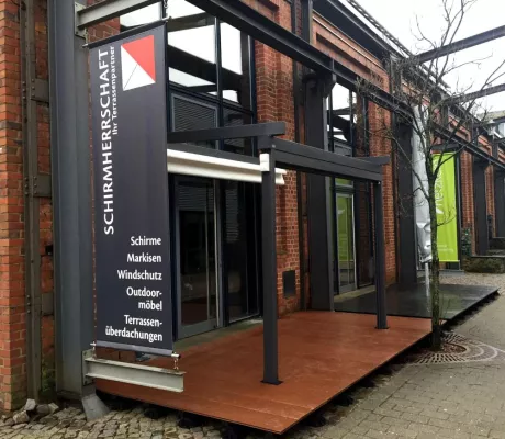 Bild: Schirmherrschaft: Showroomeröffnung und neue Firmenanschrift