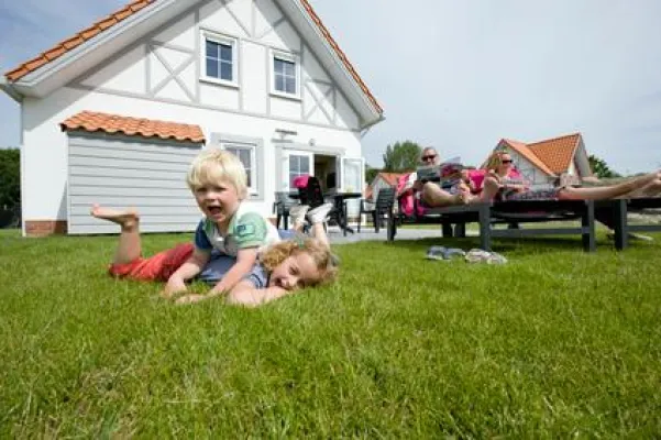 Dreifach sparen im Urlaub - Anbieter reagieren auf Euro-Krise Bild: Dreifach sparen im Urlaub - Anbieter reagieren auf Euro-Krise