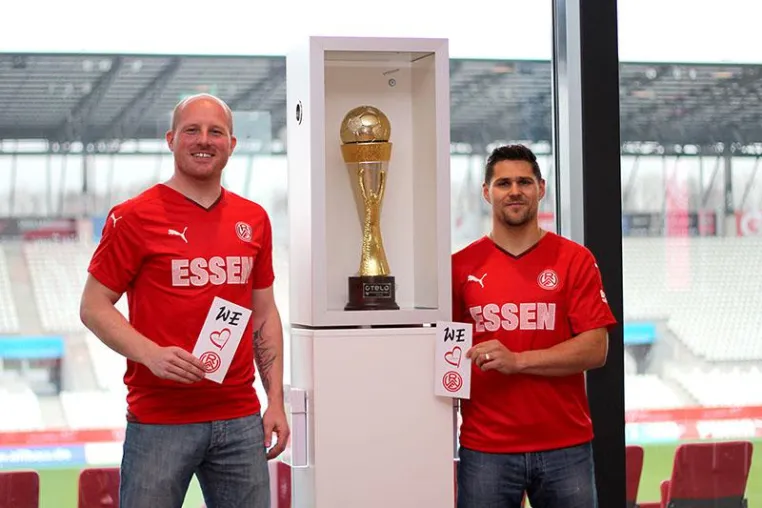 Bild: Es wird wieder emotional bei Rot-Weiss Essen: emotioncase präsentiert Pokalvitrine im Stadion Essen