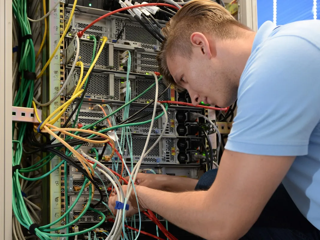 LIS stößt im Serverraum aktuell an Kapazitätsgrenzen und baut das Rechenzentrum aus. (Foto: LIS)