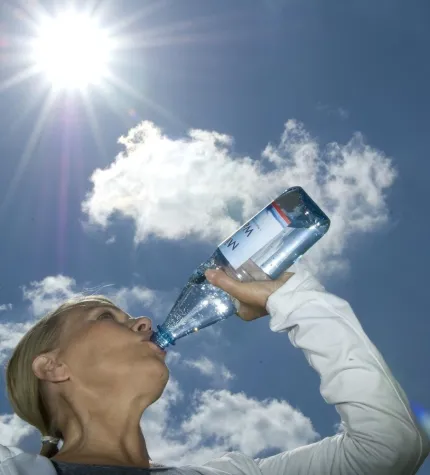 Bild: Trinktipps für den Sommer – was Senioren beachten sollten