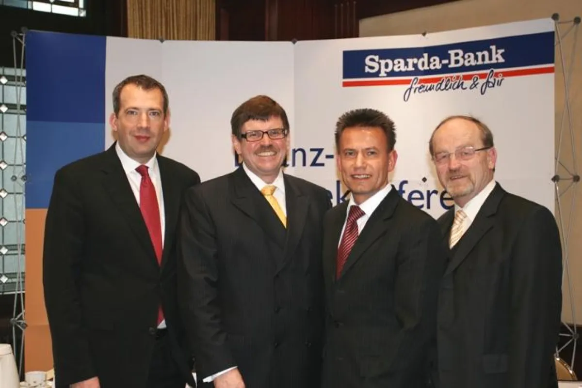 Der Vorstand der Sparda-Bank Nürnberg: (v.l.) Stefan Schindler, Volker Köhler (Vorsitzender), Thomas Lang, Peter Hering
