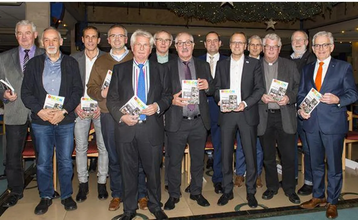 Treffen unter dem Adventskranz: Alljährlich ist die Vorstellung der Briloner Chronik ein Highlight.