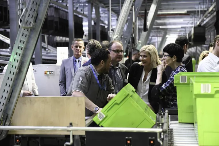 Zukunft im Bekleidungshandel: Dematic diskutiert individuelle Automatisierungslösungen mit Branchenexperten Bild: Zukunft im Bekleidungshandel: Dematic diskutiert individuelle Automatisierungslösungen mit Branchenexperten