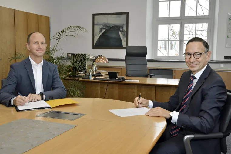 Bild: 5-Jahres-Vertrag trägt langjährige strategische Partnerschaft von InfraLeuna & ICS adminservice in die Zukunft