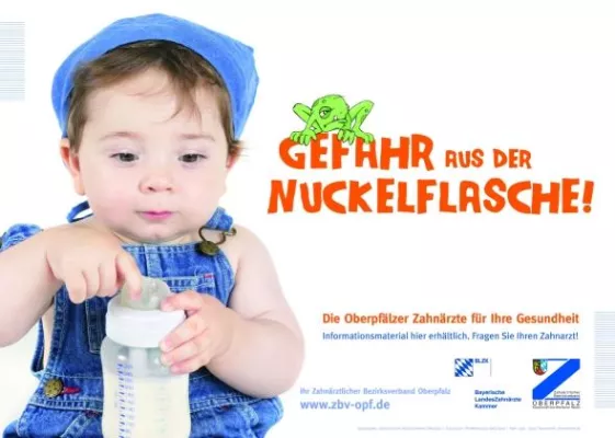 Gefahr aus der Nuckelflasche - Aufklärungskampagne des ZBV Oberpfalz zur Vermeidung von Karies bei Kleinkindern Bild: Gefahr aus der Nuckelflasche - Aufklärungskampagne des ZBV Oberpfalz zur Vermeidung von Karies bei Kleinkindern