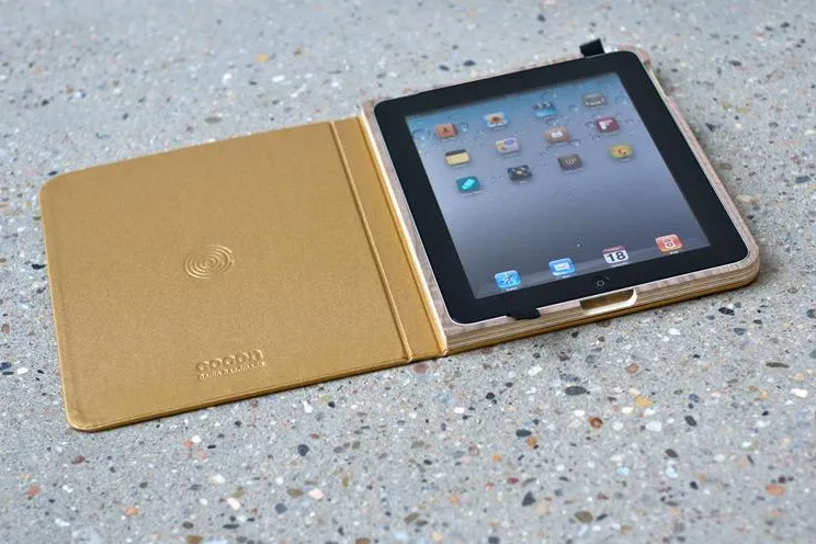 Bild: iPad 2: "cocon Berlin" präsentiert Deutschlands erste handgearbeitete Buchhülle für das neue iPad