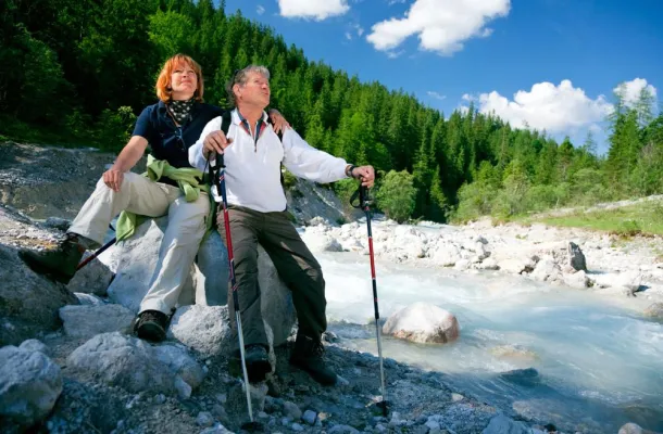 Eine Zerrung mit Voltaren aus der Versandapotheke mediherz.de behandeln Bild: Eine Zerrung mit Voltaren aus der Versandapotheke mediherz.de behandeln