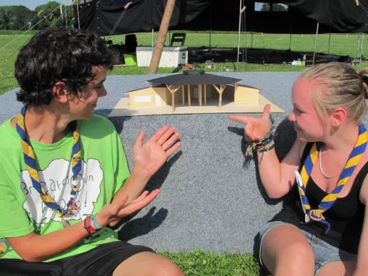 Bild: Eine gute Tat: Erdinger Unternehmen sponsern neues Pfadfinderheim