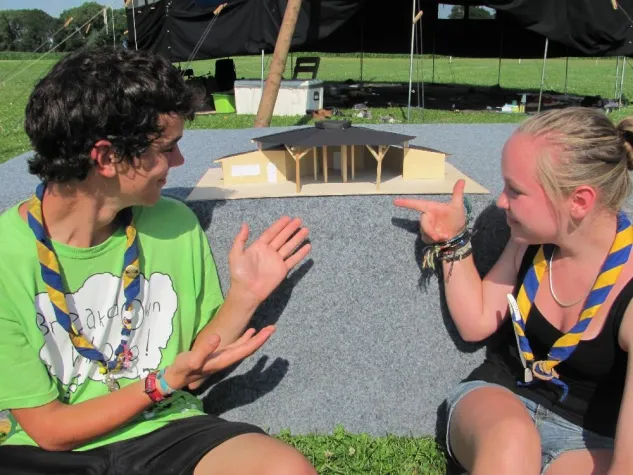 Bild: Eine gute Tat: Erdinger Unternehmen sponsern neues Pfadfinderheim