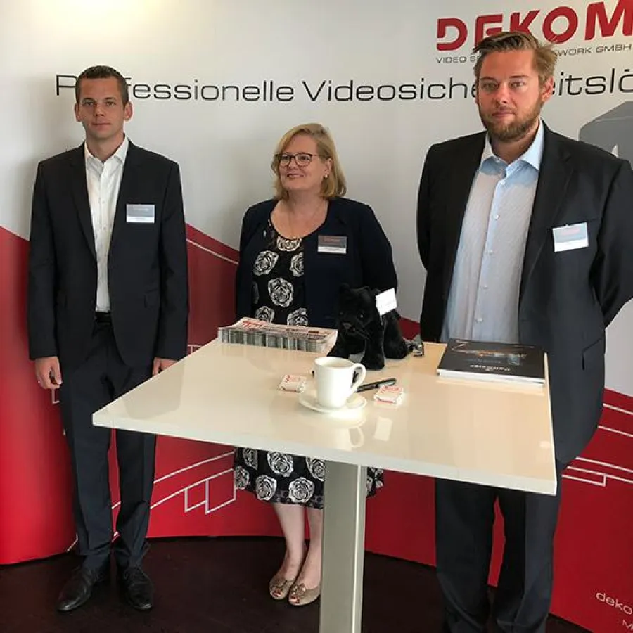 Betreut wurden die Gäste am DEKOM-Stand von André Haack, Hannelore Haack und Christoph Haack