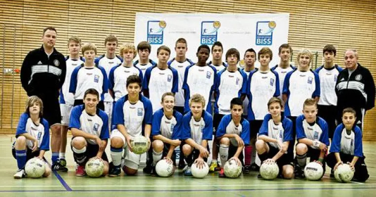 Jugendliche haben in Köln ihren Biss auf dem Fußballfeld bewiesen Bild: Jugendliche haben in Köln ihren Biss auf dem Fußballfeld bewiesen