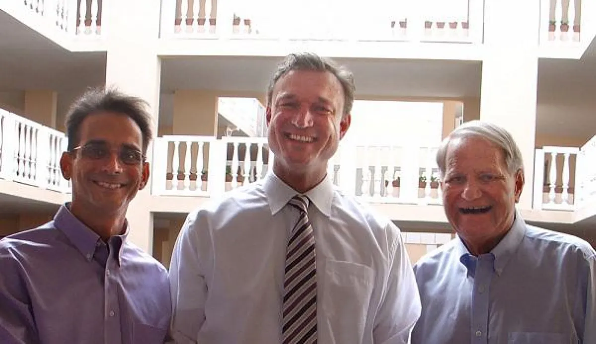 (v.l.): D. Green (Vice Pres. NBS), C. Seiffert (Sales Manager axanta AG), R. Green (President NBS)