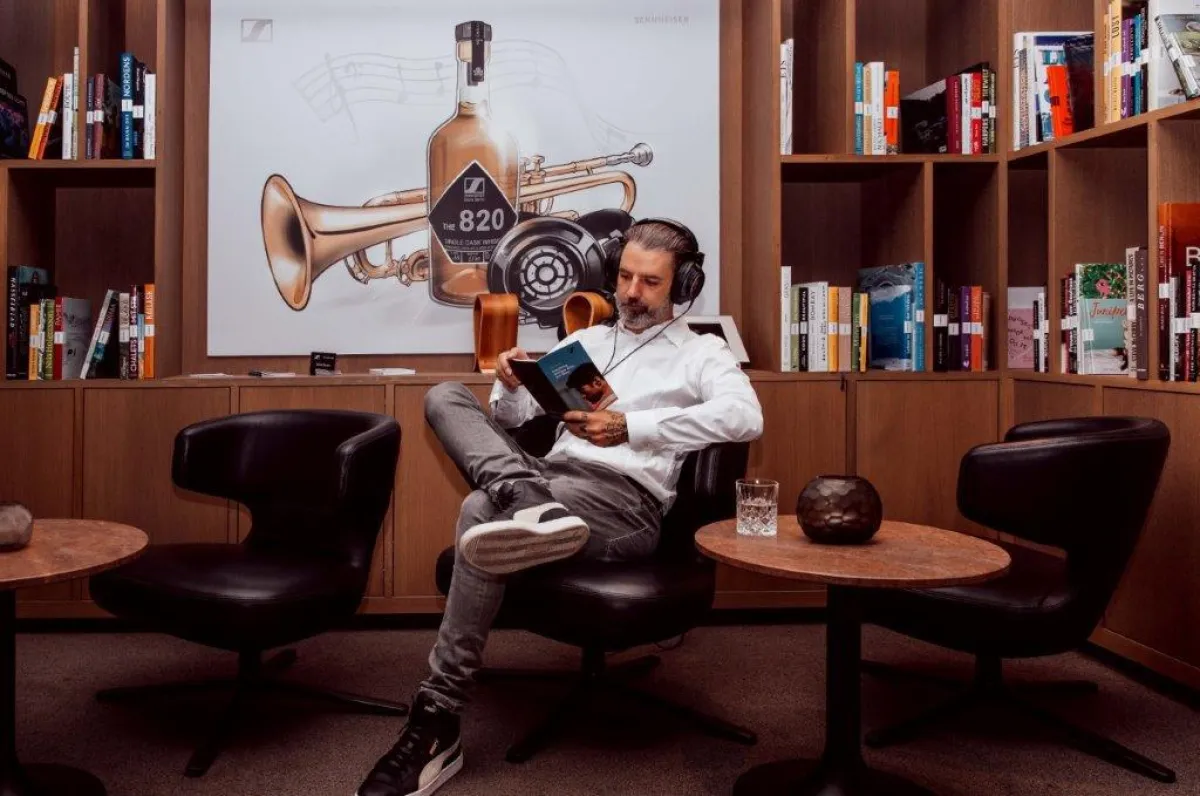 SENNHEISER LOUNGE IM H'OTELLO K'80
