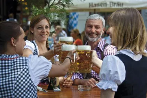 Bild: "Hoch, die Humpen!"
