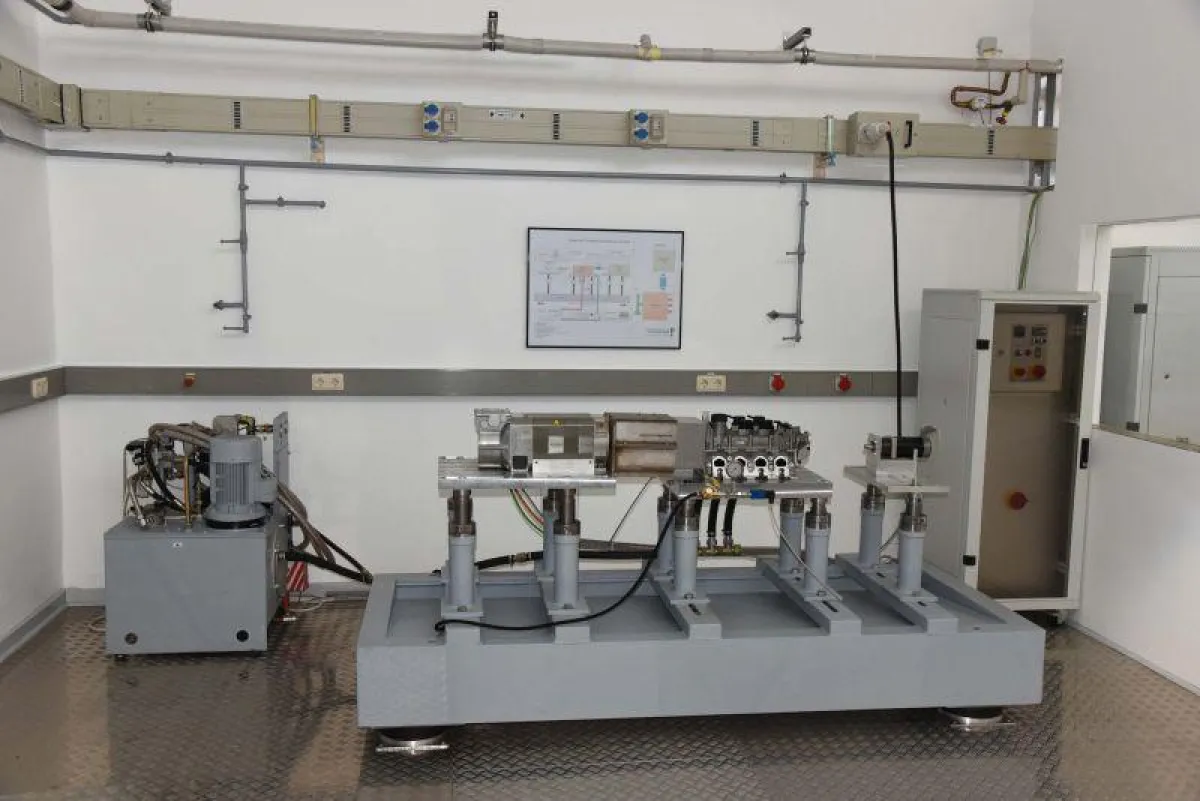 An diesem Prüfstand der FH Iserlohn werden Kennlinien gemessen und geprüft