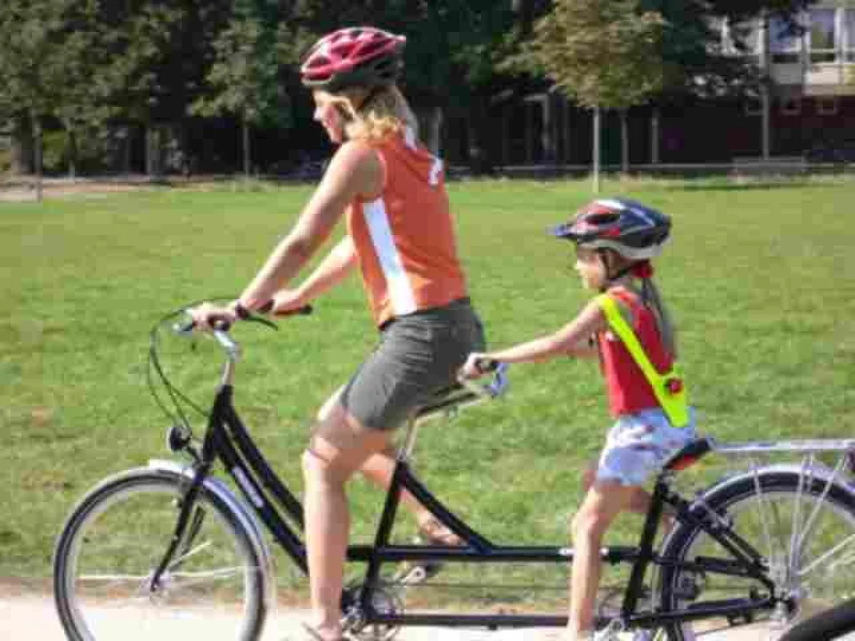 Neuer Spaß zu zweit: Tandems machen Familien mobil. Tandem: Croozer von Zwei plus zwei, www.zweipluszwei.com. Bild: www.pd-f.de, Pressedienst Fahrrad