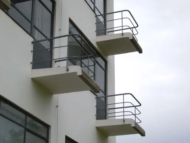 Bild: Damit der Balkon kein Feuchtbiotop wird