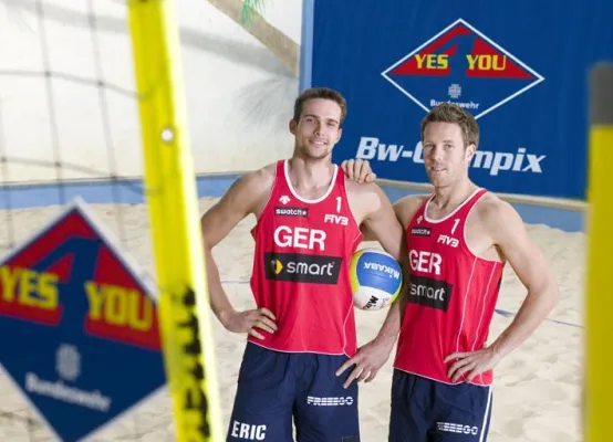 Bild: Olympia-Anwärter David Klemperer und Eric Koreng unterstützen die Bw-Olympix ’08
