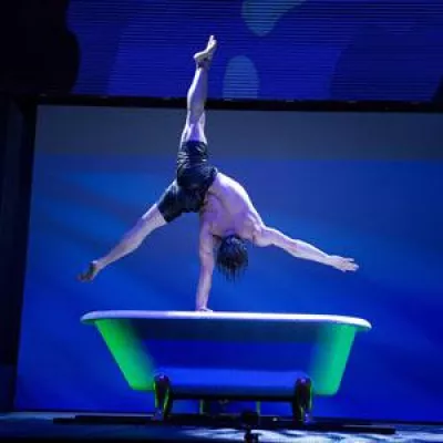 Bild: GEBERIT reist durch 50 Jahre Innovationsgeschichte VOK DAMS inszeniert Unterputzspülkasten Jubiläum