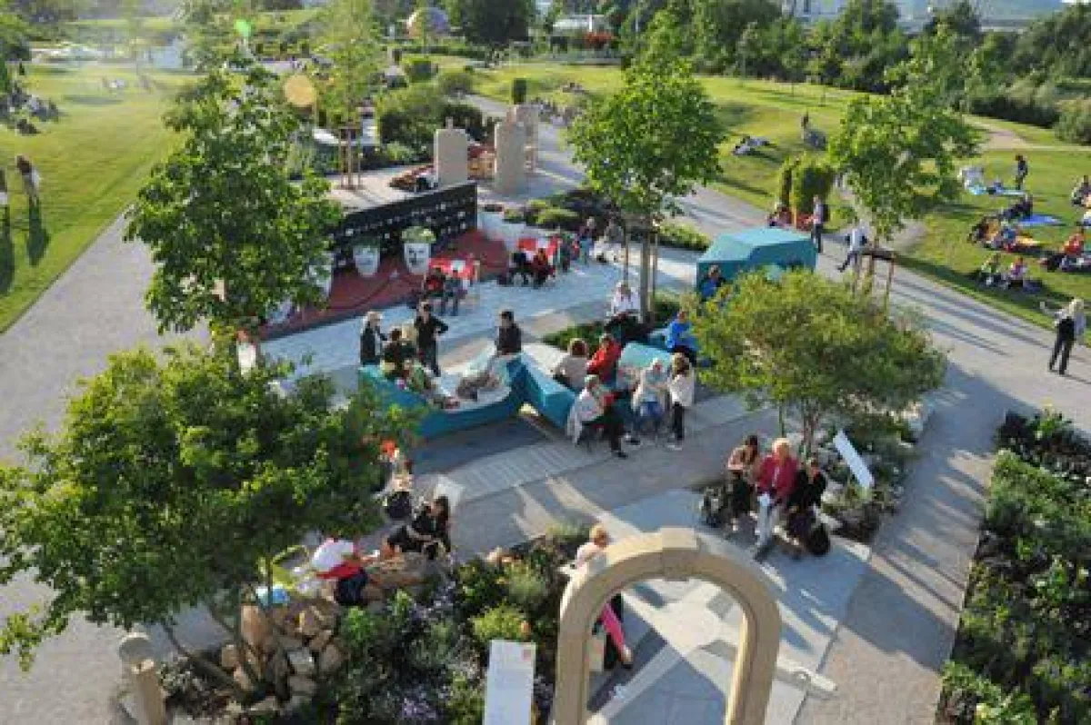 Der Beinwell-Garten mit seinen venenentlastenden Angeboten lädt zur Erholungspause ein.