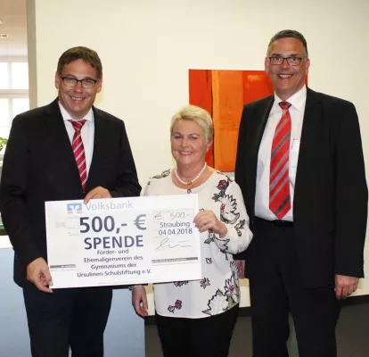 Bild: 500,- Euro Spende für den Förder- und Ehemaligenverein des Ursulinen-Gymnasiums