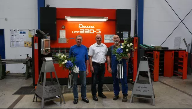 Zwei 25-jährige Jubiläen im Hause Heckmann Metall- und Maschinenbau GmbH Bremen Bild: Zwei 25-jährige Jubiläen im Hause Heckmann Metall- und Maschinenbau GmbH Bremen