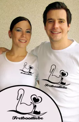 Schwantastisch - Schwarzer Schwan auf Münster's Aasee hat Plas-Tick Bild: Schwantastisch - Schwarzer Schwan auf Münster's Aasee hat Plas-Tick