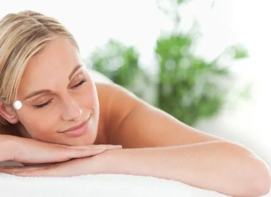 Bild: Kleben und erleben im Vitalis Gesundheitszentrum Düsseldorf: LifeWave® Akupressur-Pflaster