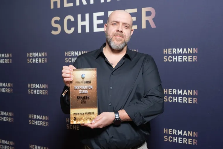Stille Stärke statt lauter Selbstvermarktung: Jens Lang überzeugt auf großer Bühne Bild: Stille Stärke statt lauter Selbstvermarktung: Jens Lang überzeugt auf großer Bühne