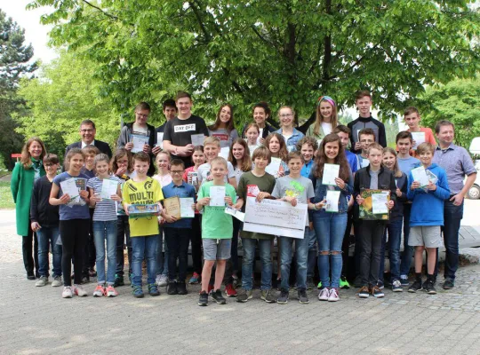 Bild: Volksbank unterstützt Känguru-Wettbewerb des Johannes-Turmair-Gymnasiums