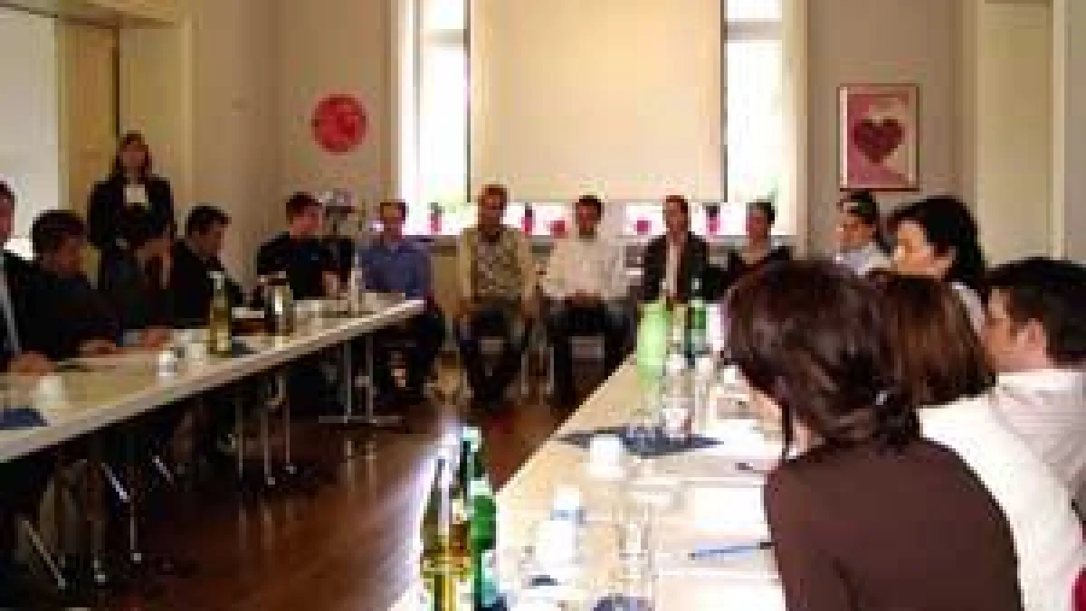 Irische Gäste informieren sich über das duale Studium in Brühl