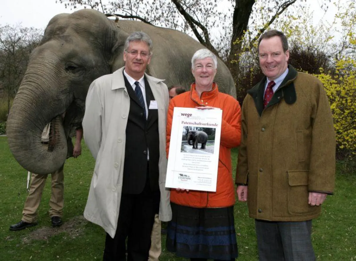 Thomas Heitmann, Geschäftsführer der DTV GmbH, Dagmar Hirche vom Verein 