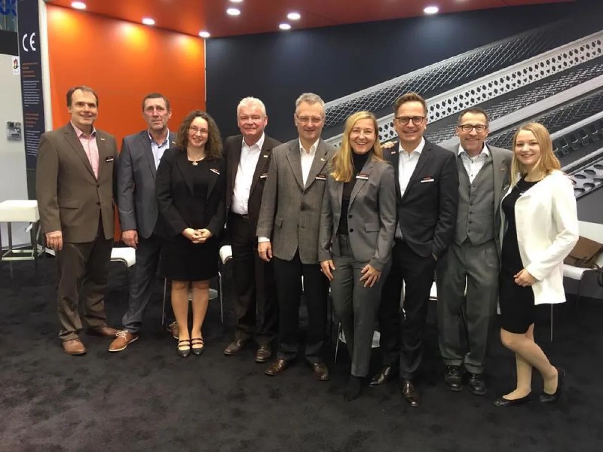 Das Messeteam von Catnic steht bereit.