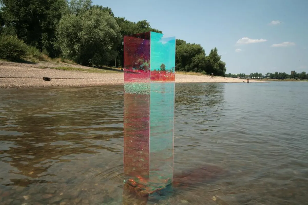 Variable Reflektionen und Transparenzen je nach Betrachtungswinkel