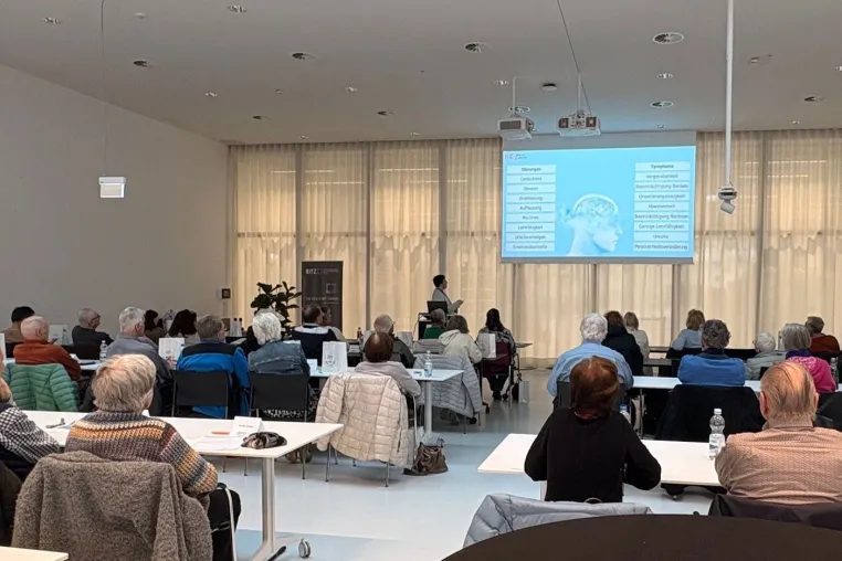 Bild: Großes Interesse in Friedrichshafen: HÖRTEC informiert über Hören, Gehirn und geistige Fitness