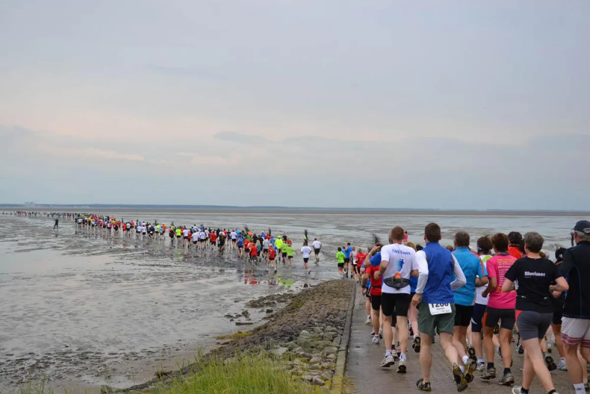 „Ab ins Watt“ heißt es auch beim diesjährigen Nordseelauf, wenn es auf der Schlussetappe von Neuwerk