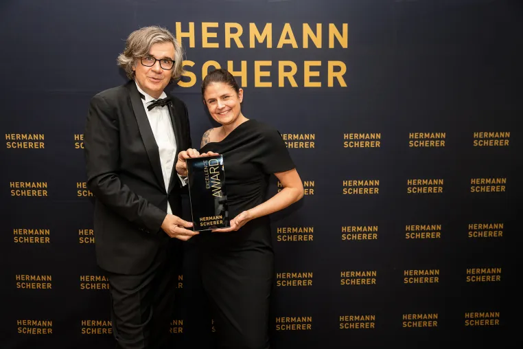 Bild: Den Tod ins Scheinwerferlicht gerückt - Excellence Gold Award gewonnen