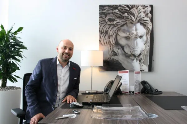 Bargeld für Luxusautos und Yachten: Pfandkredithaus startet Service-Standort in Düsseldorf Bild: Bargeld für Luxusautos und Yachten: Pfandkredithaus startet Service-Standort in Düsseldorf