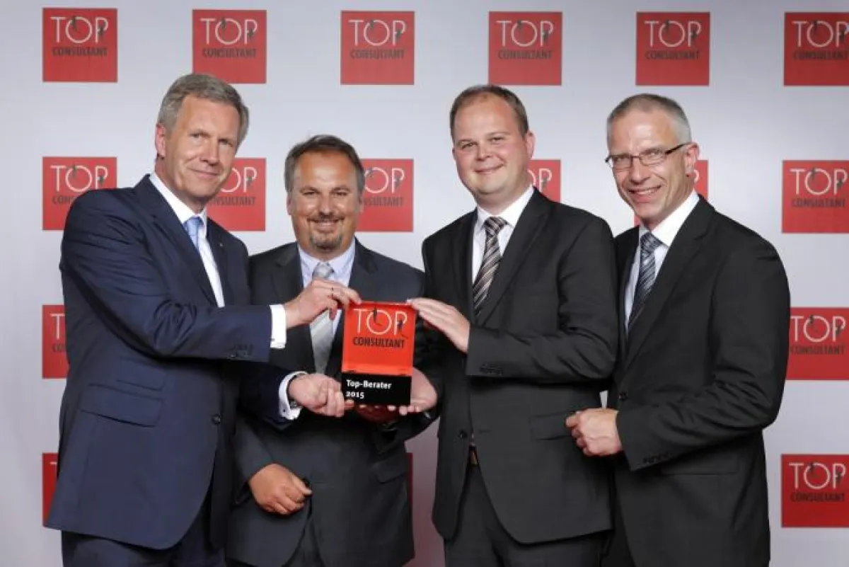 Bundespräsident a.D. C. Wulff mit bluecue-Geschäftsführern J. Ilic, N. Lüdemann & M. Schönrock