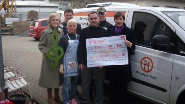 Spende zugunsten der Büdinger Tafel Bild: Spende zugunsten der Büdinger Tafel