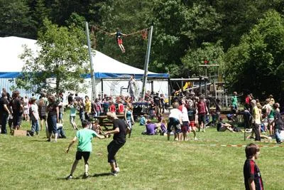 Bild: 2000 Jugendliche singen, schwitzen und beten – Teenagermissionstreffen zum Thema „Die Revolution“