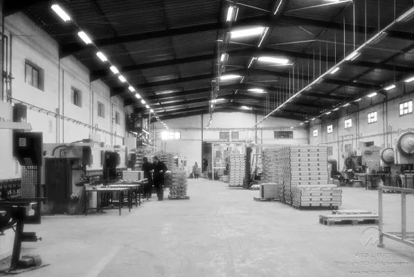 Wussten Sie, dass Leuchten und Kabelschächte normgerecht und günstig in Tunesien produziert werden? Bild: Wussten Sie, dass Leuchten und Kabelschächte normgerecht und günstig in Tunesien produziert werden?