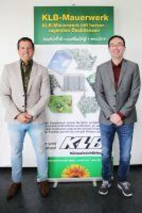 Mit Marco Jungbluth (li.) und Carsten Manns übernehmen zwei Verkaufsprofis die Vertriebsleitung. (Foto: KLB Klimaleichtblock)