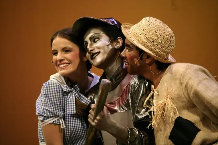 Bild: STIPENDIATEN DER ROLAND BERGER STIFTUNG BRINGEN DAS MUSICAL "DER ZAUBERER VON OSS" AUF DIE BÜHNE