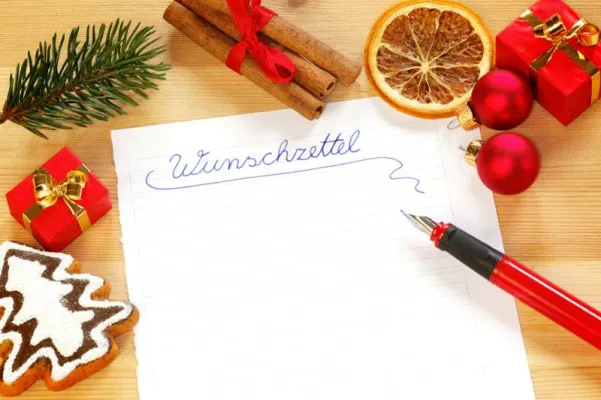 Bild: Bitte, lieber Weihnachtsmann … Musikhaus Kirstein verschenkt Weihnachtspackerl für die schönsten Wunschzettel.