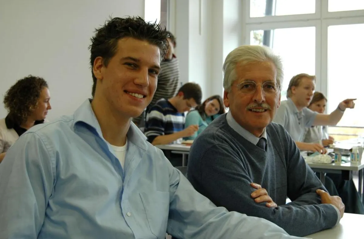 Leif Schubert mit Dr. Ulrich Noll (FDP) auf dem 52. Landeskongress der Jungen Liberalen Baden-Württemberg (Foto: Pauker)