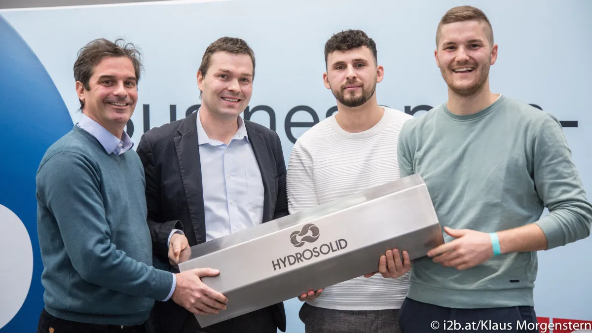 Team HydroSolid mit dem Wasserstoffspeicher HIVE ONE (© © Klaus Morgenstern)