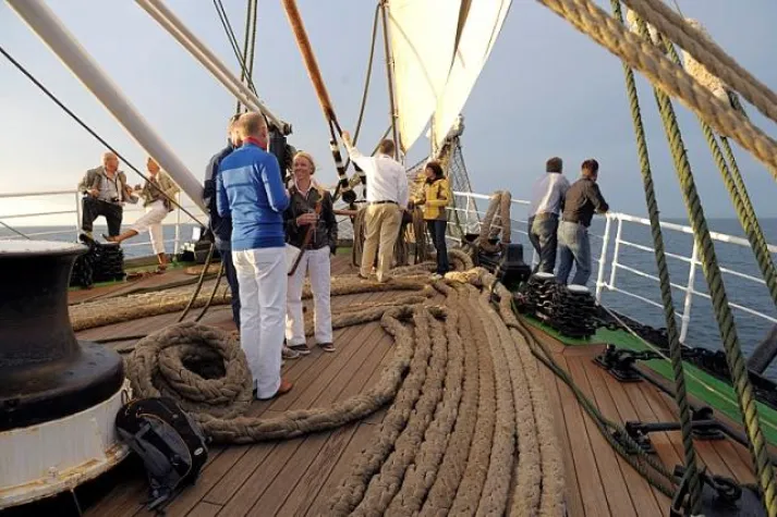 Bild: Wirtschaftskapitäne bei »Business meets Hanse Sail«