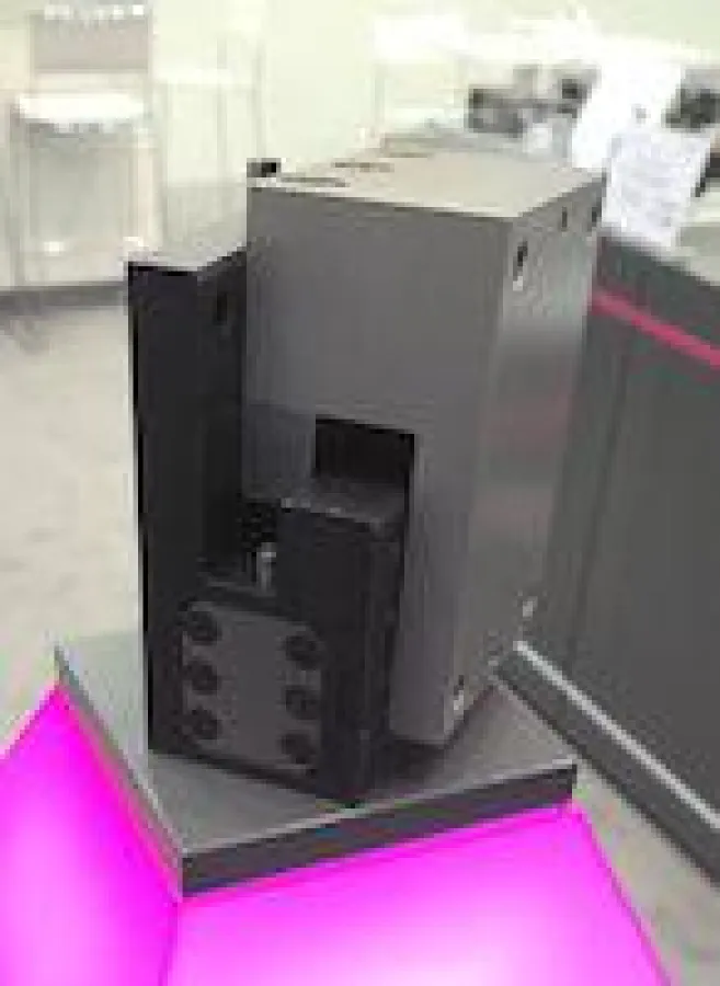 Die erstmals vorgestellte neuentwickelte energielose Greiferschienenkupplung (Foto: ROEMHELD).